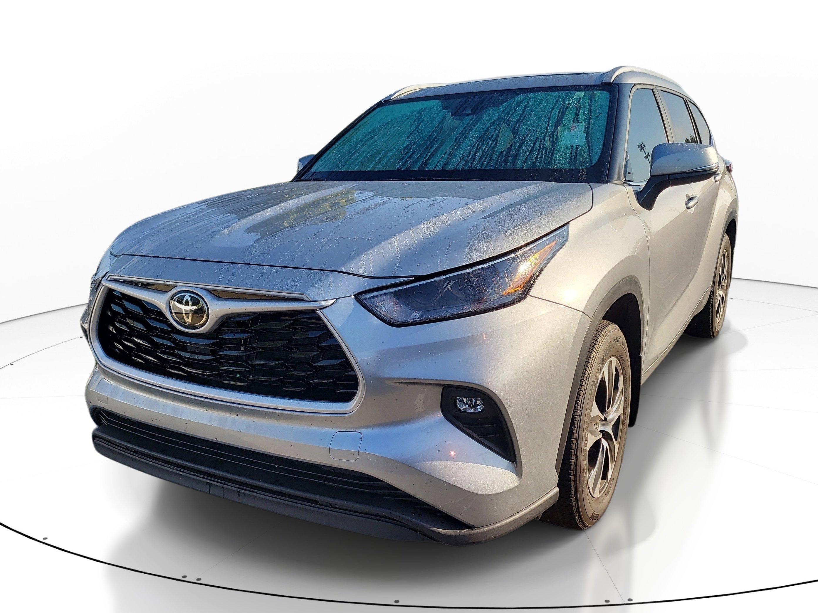 Certified 2024 Toyota Highlander XLE image 3