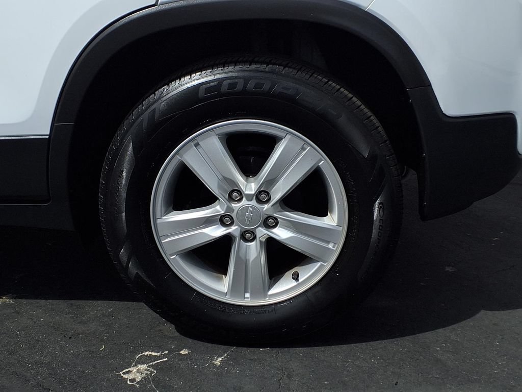 Used 2020 Chevrolet Trax LS FWD image 5