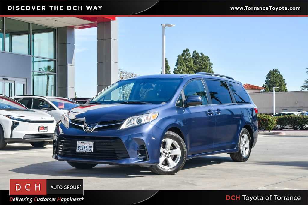 Used 2018 Toyota Sienna LE w/ Carpet Mat Package
