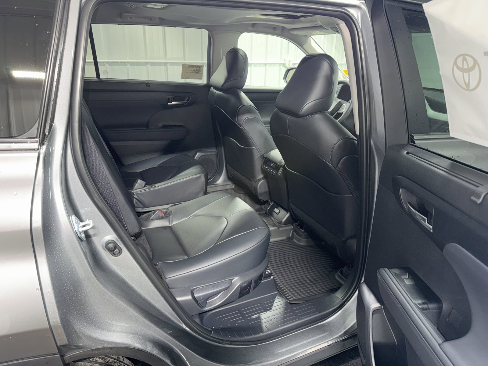 New 2026 Toyota Highlander XLE image 13