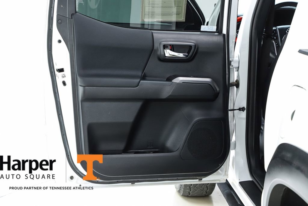 Used 2018 Toyota Tacoma TRD Off-Road image 17