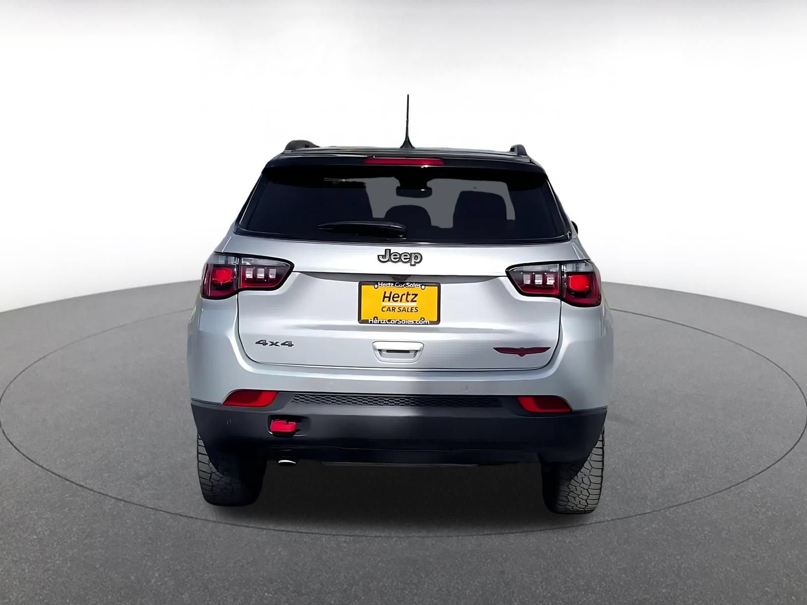 Used 2025 Jeep Compass Trailhawk AWD/4WD image 12