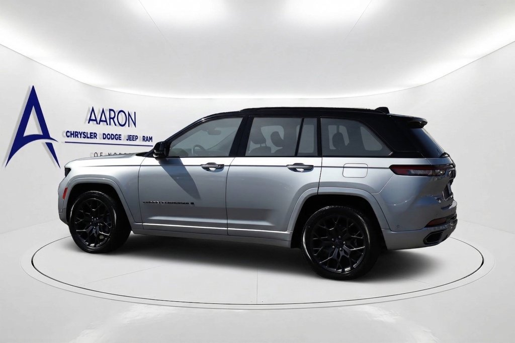 Used 2025 Jeep Grand Cherokee Summit w/ Obsidian Package AWD/4WD image 7