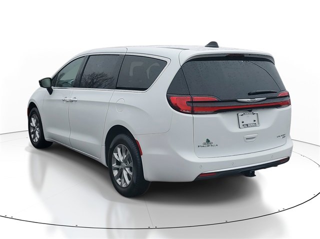 New 2026 Chrysler Pacifica Limited w/ Trailer Tow Group image 3