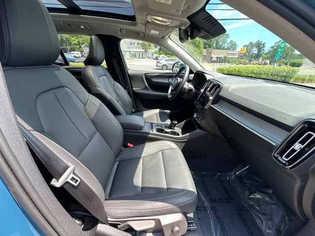 Certified 2025 Volvo XC40 B5 Core AWD/4WD image 15