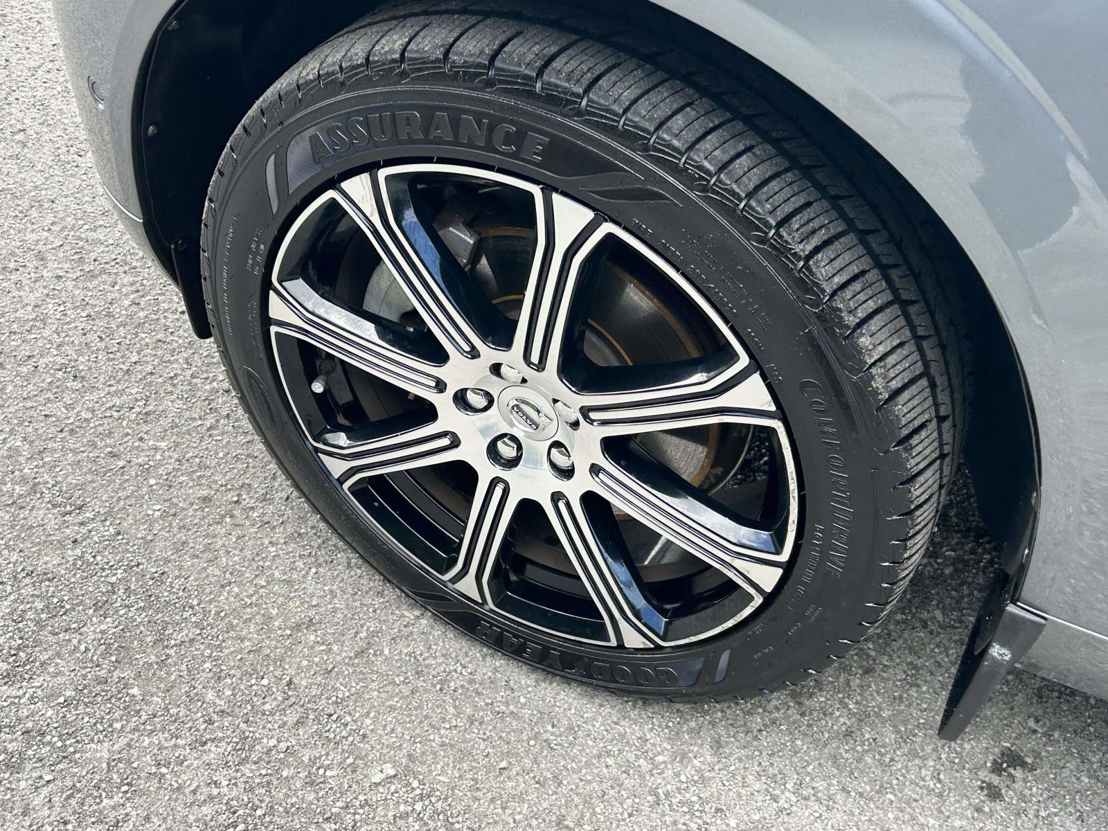 Used 2018 Volvo XC60 T6 Inscription w/ Convenience Package image 9