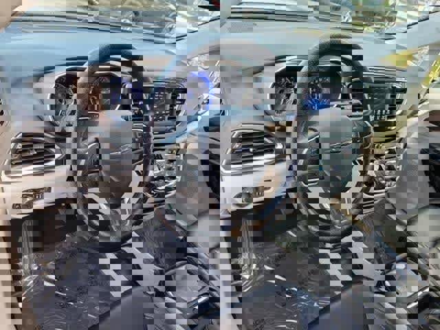 Used 2020 Chrysler Voyager Lxi FWD image 14