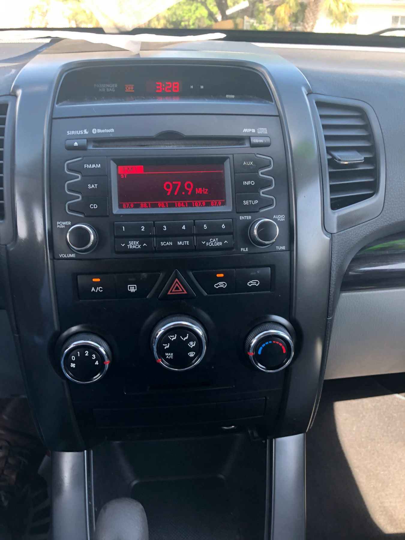 Used 2013 Kia Sorento LX image 20