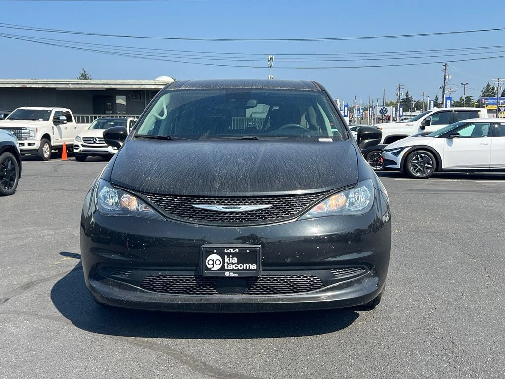 Used 2023 Chrysler Voyager LX FWD image 4