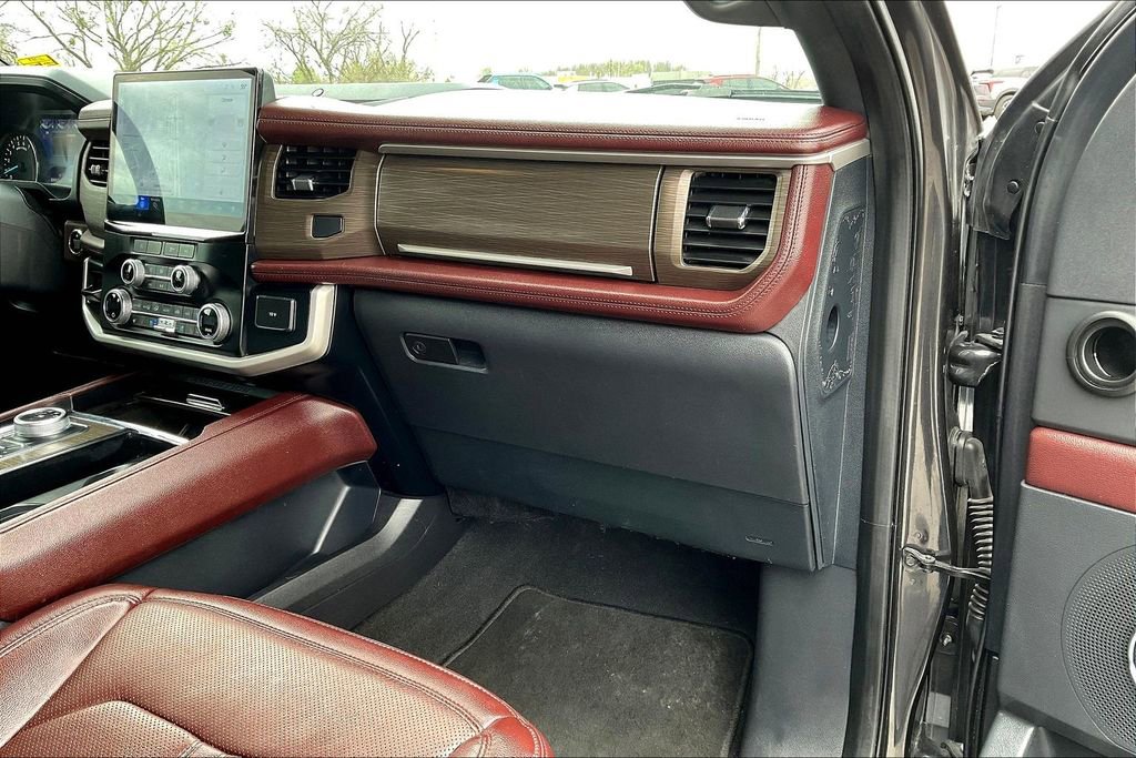 Used 2024 Ford Expedition Limited image 16