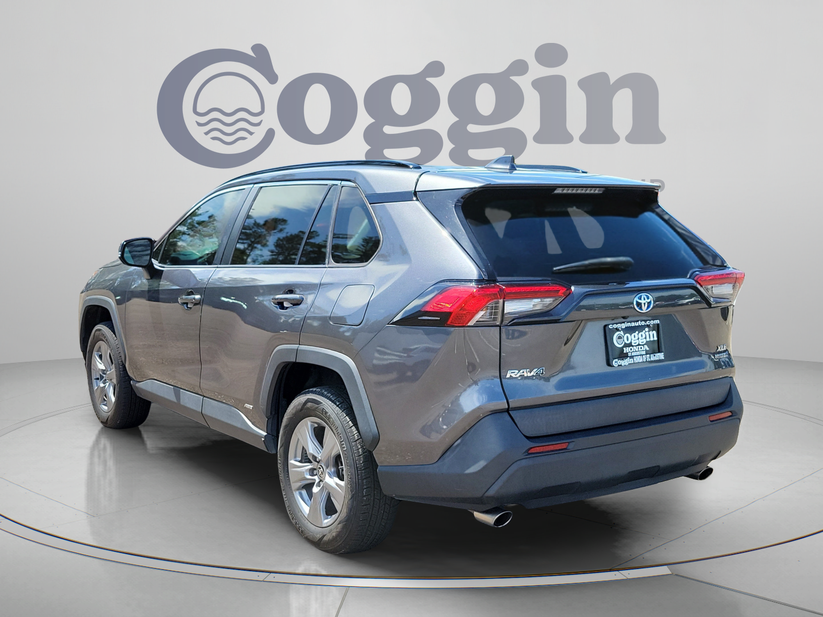Used 2022 Toyota RAV4 XLE w/ Convenience Package AWD/4WD image 3