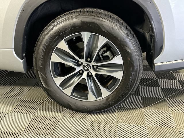 Certified 2025 Toyota Highlander XLE FWD image 31
