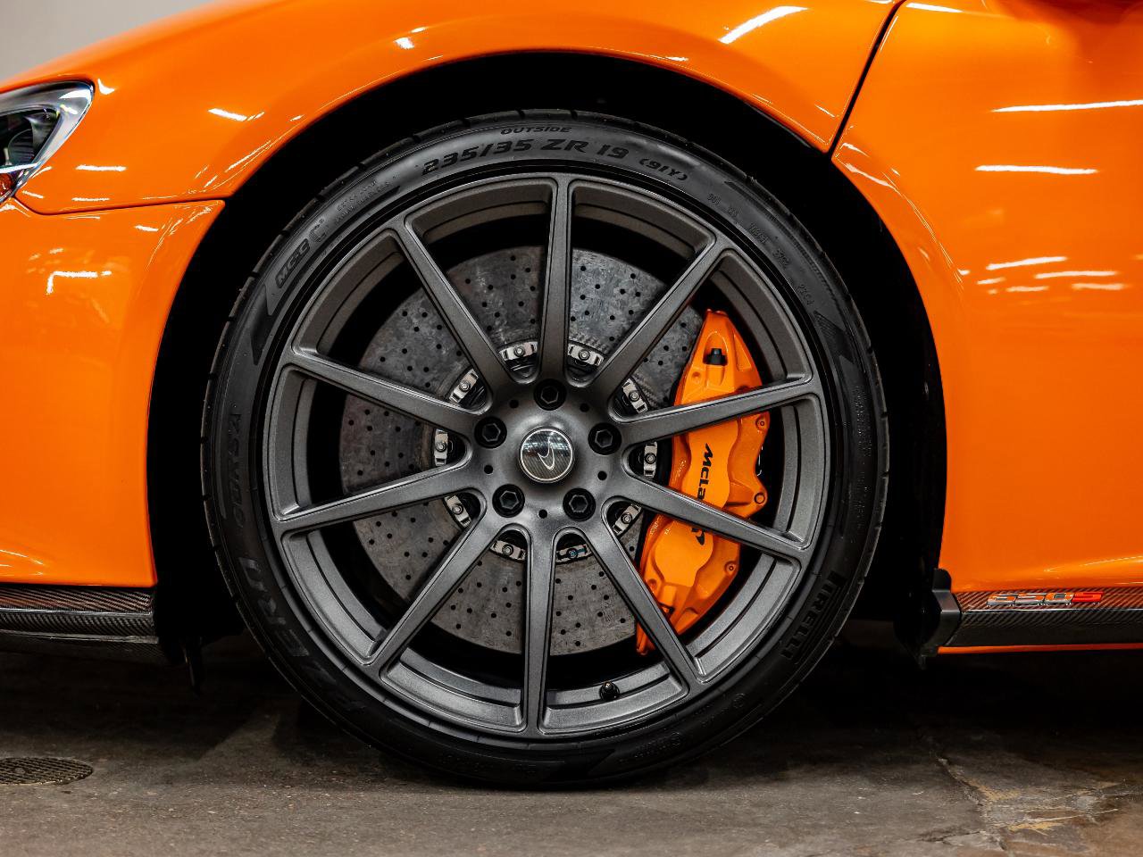 Used 2015 McLaren 650S Spider image 24