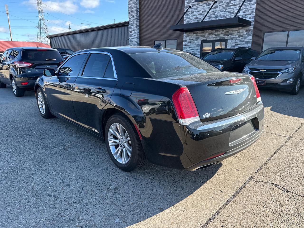 Used 2017 Chrysler 300 Limited RWD image 2