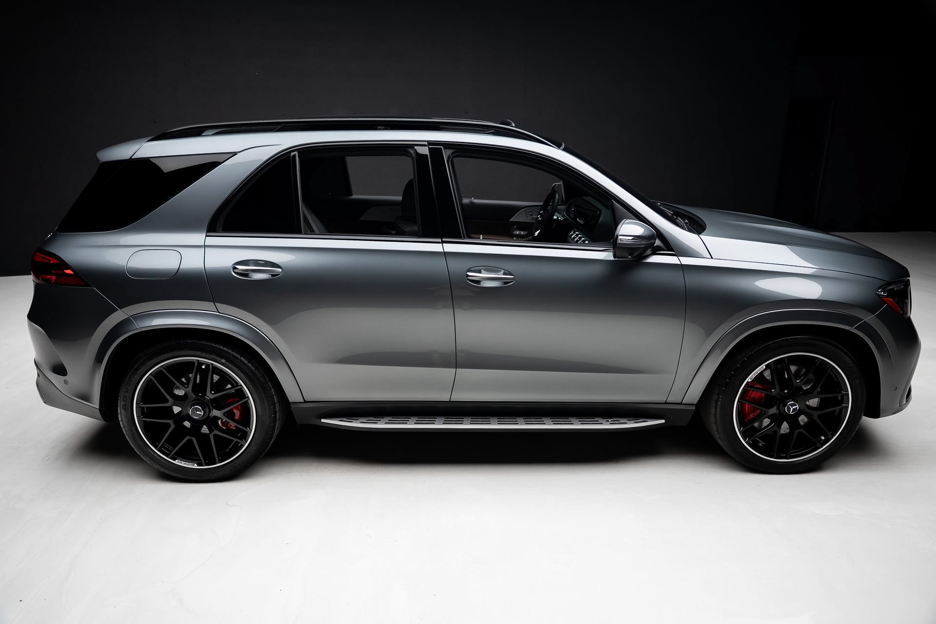 Used 2025 Mercedes-Benz GLE 53 AMG 4MATIC w/ Driver Assistance Package image 37