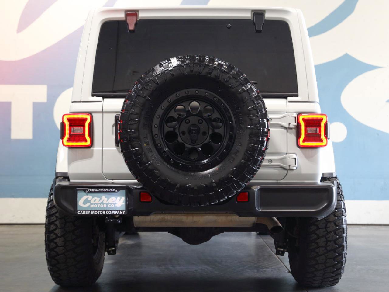 Used 2024 Jeep Wrangler Sahara AWD/4WD image 9