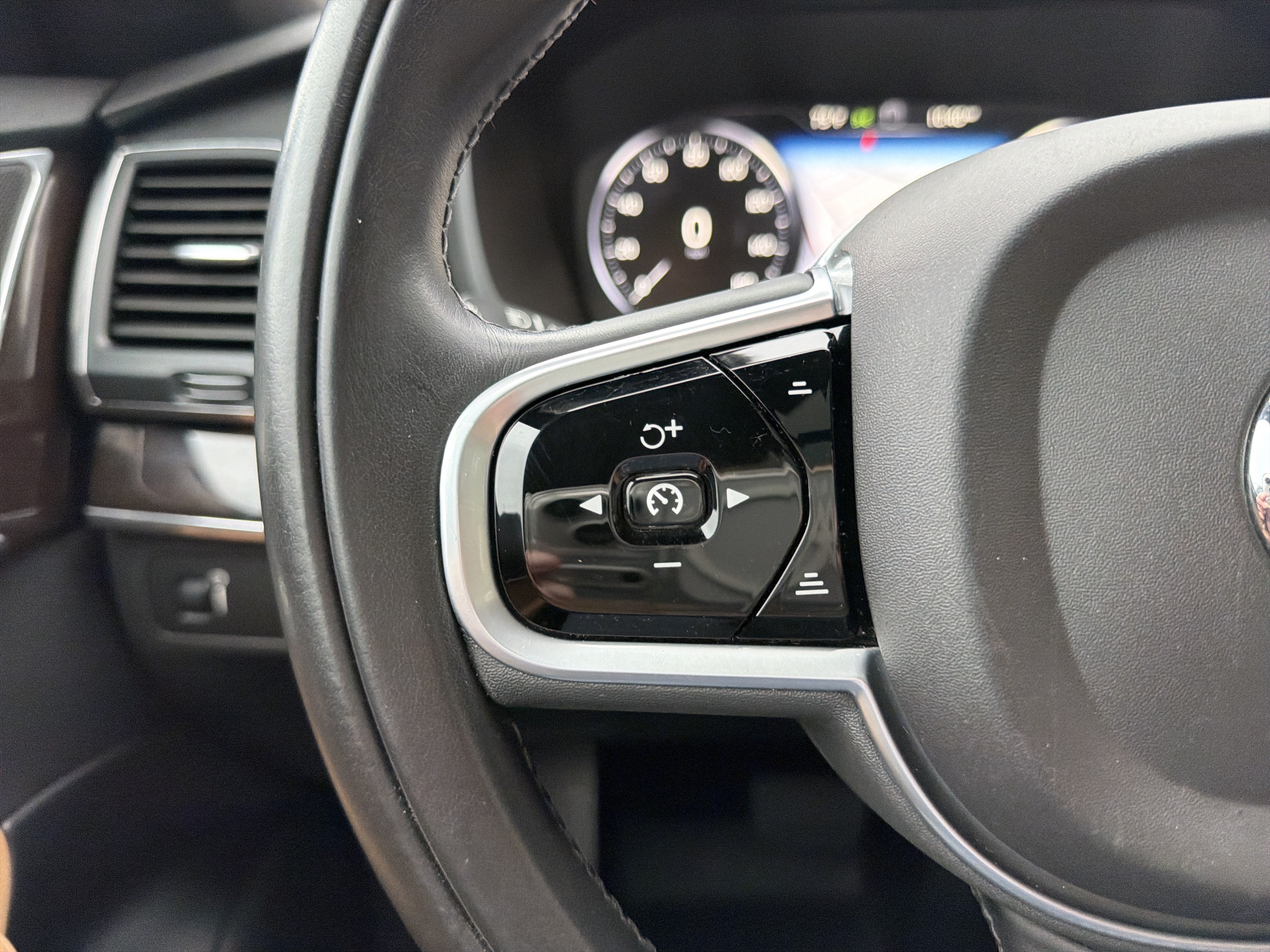 Used 2019 Volvo XC90 T6 Momentum w/ Advanced Package AWD/4WD image 26