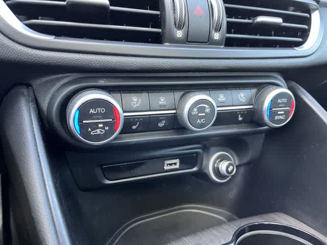 Used 2022 Alfa Romeo Giulia Ti AWD/4WD image 26