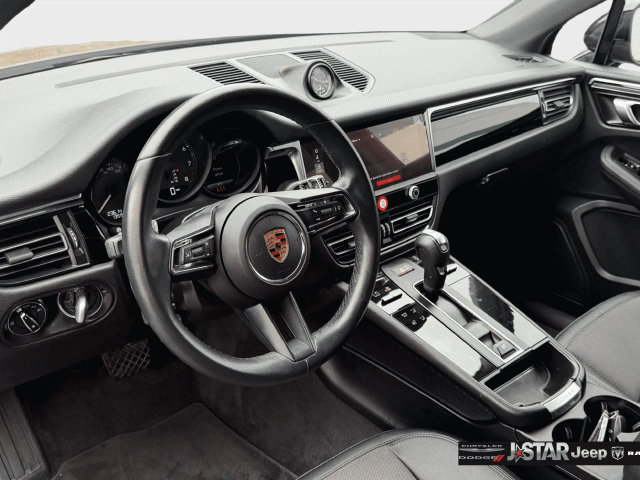 Used 2024 Porsche Macan AWD/4WD image 28