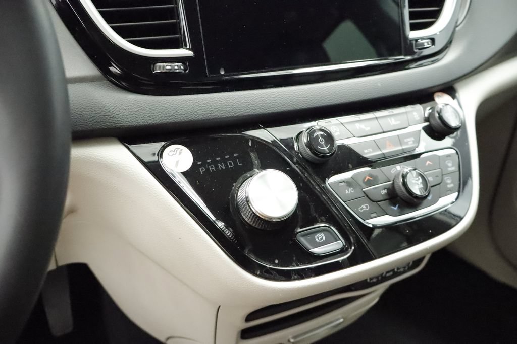 Certified 2023 Chrysler Pacifica Touring-L FWD image 23