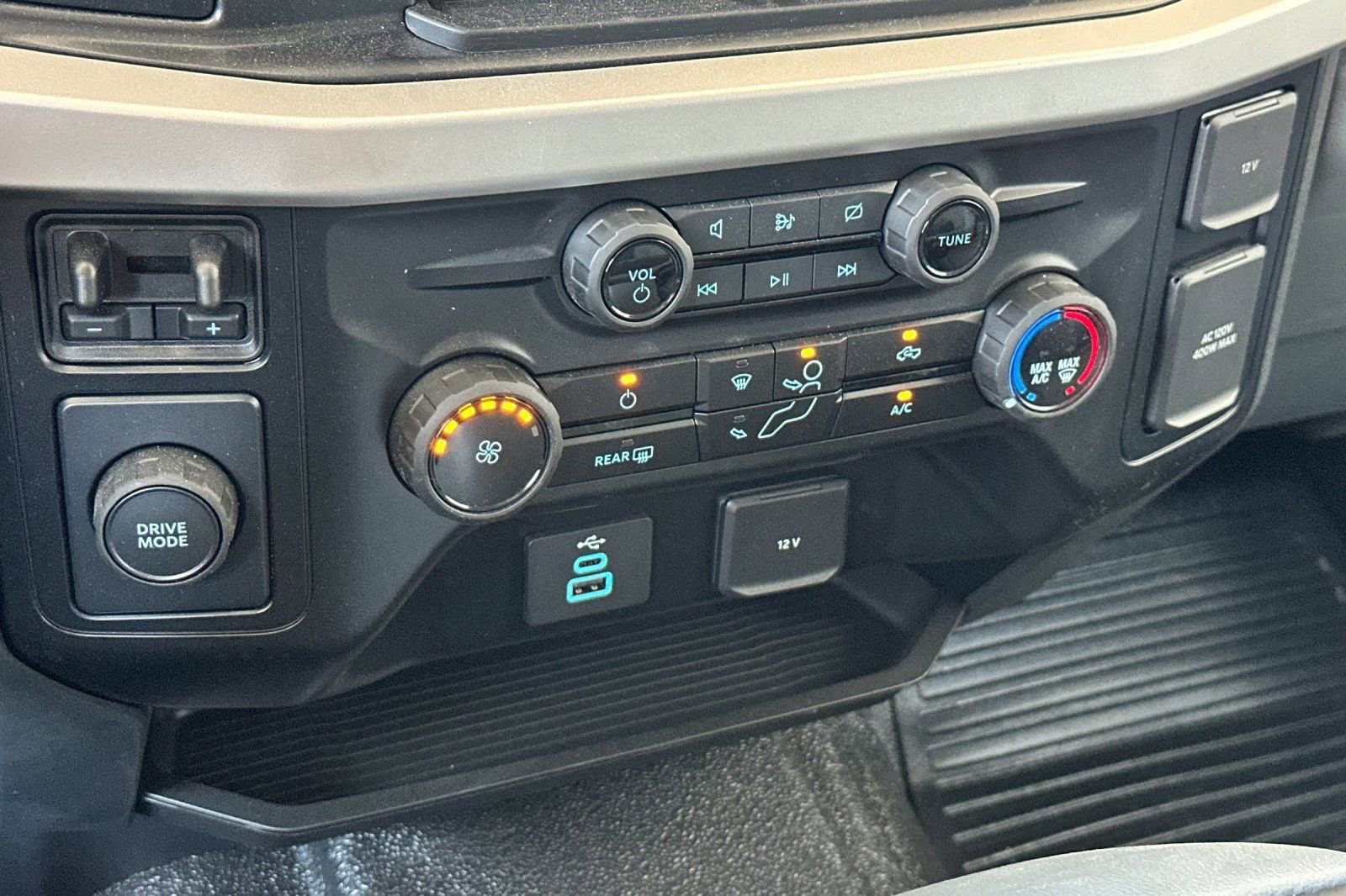 New 2024 Ford F550 2WD SuperCab Super Duty image 19