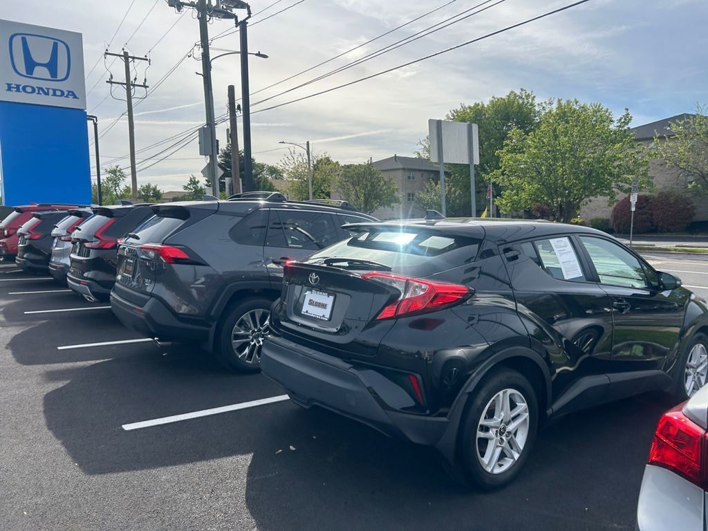 Used 2020 Toyota C-HR LE FWD image 30