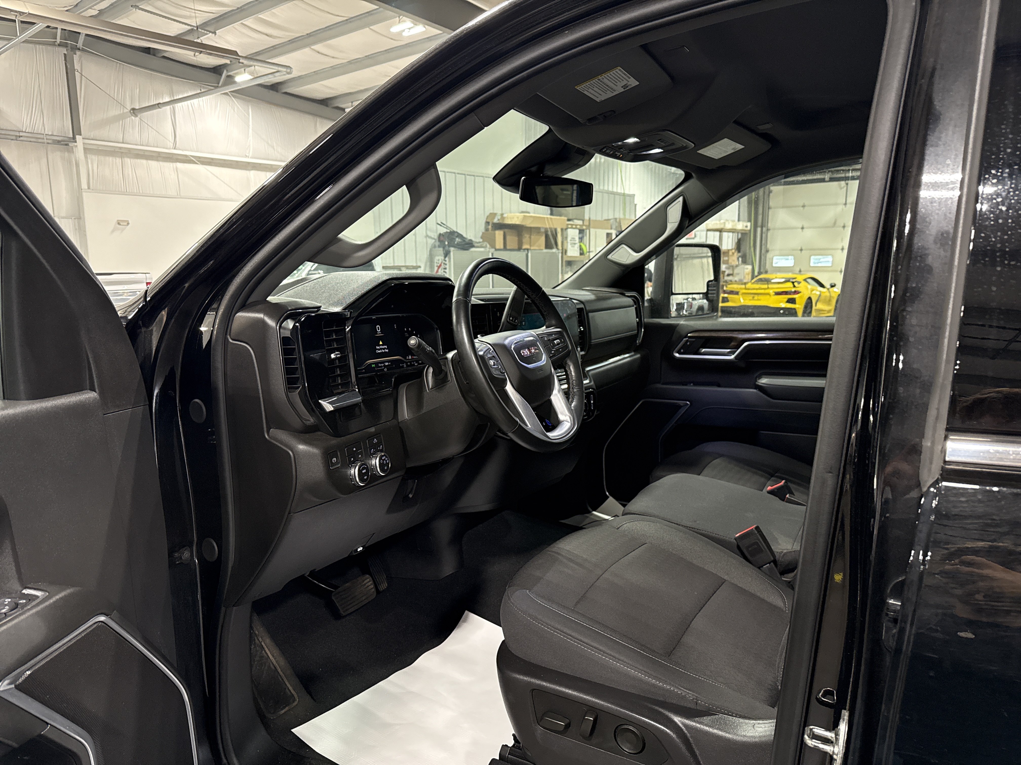 Used 2025 GMC Sierra 2500 SLE w/ Preferred Package AWD/4WD image 7