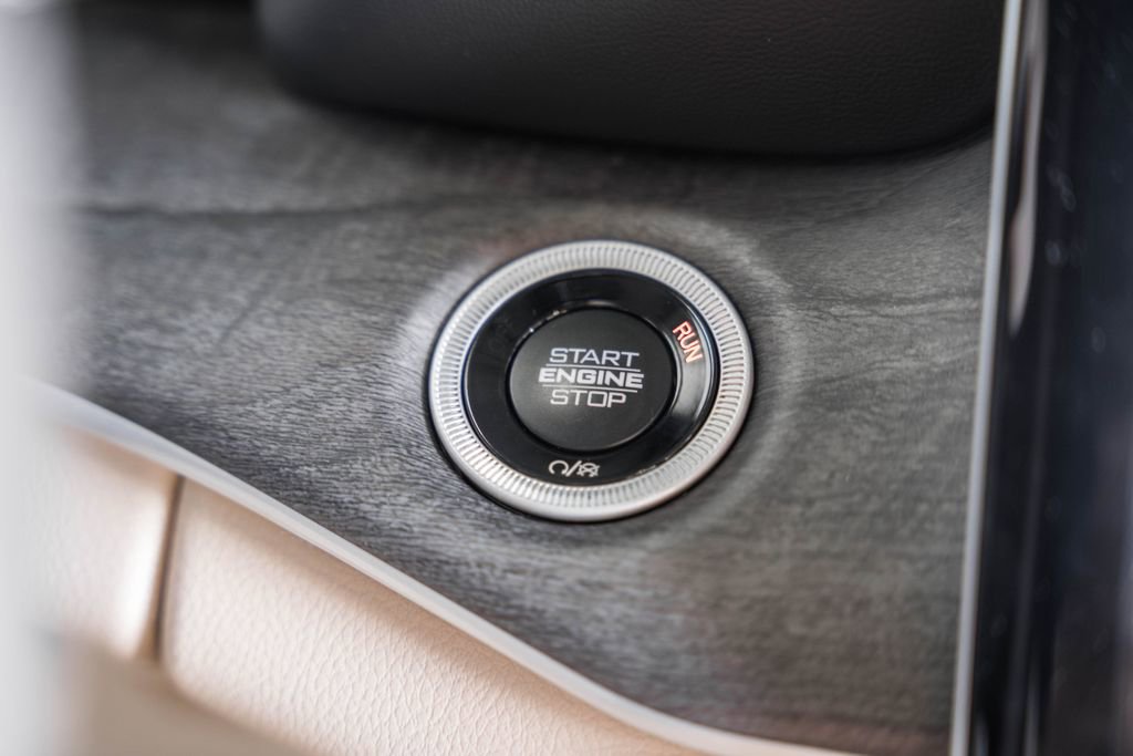 New 2025 Jeep Grand Cherokee L Limited w/ Luxury Tech Group II image 26