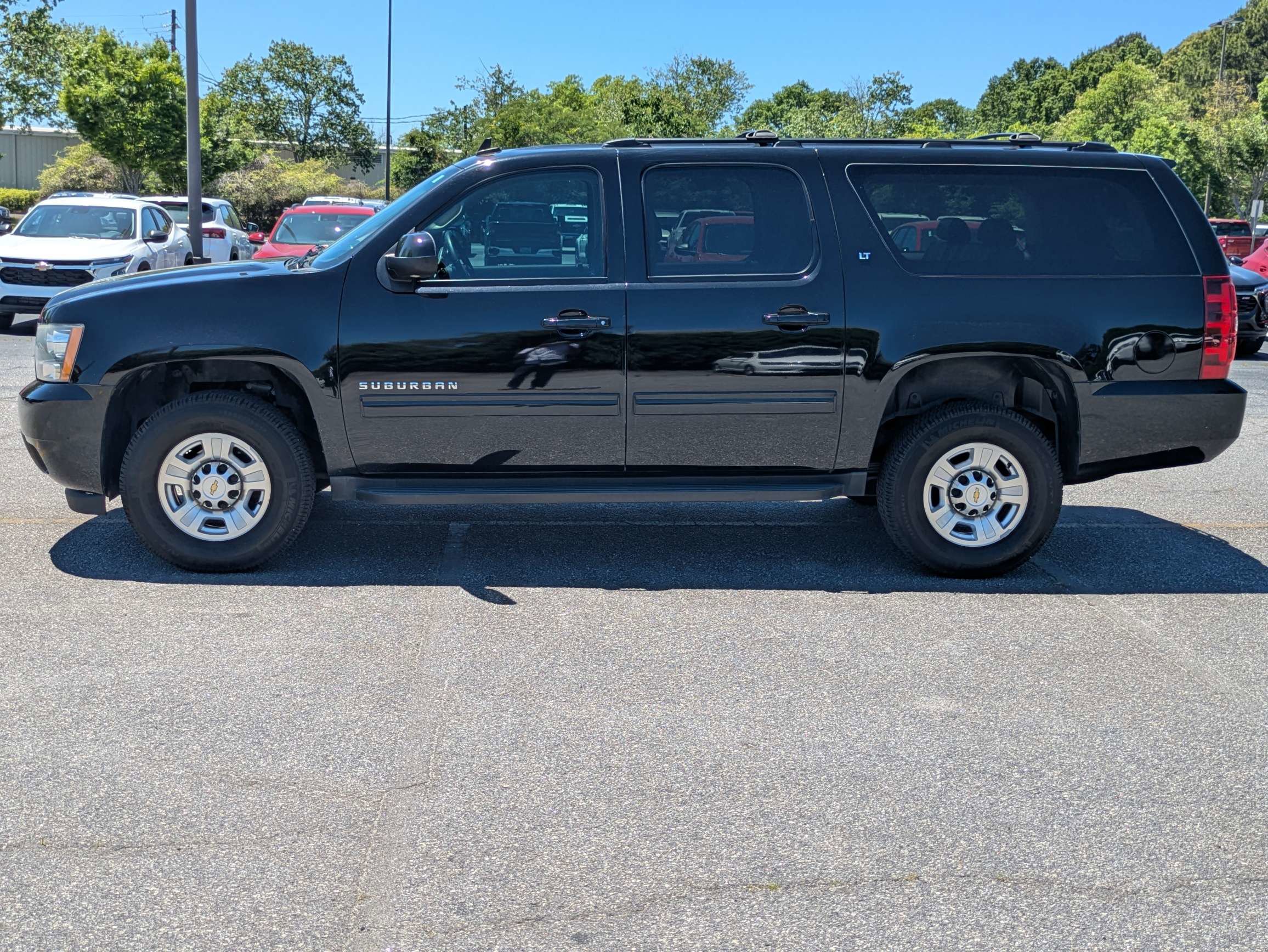 Used 2011 Chevrolet Suburban 2500 LT w/ Luxury Package AWD/4WD image 7