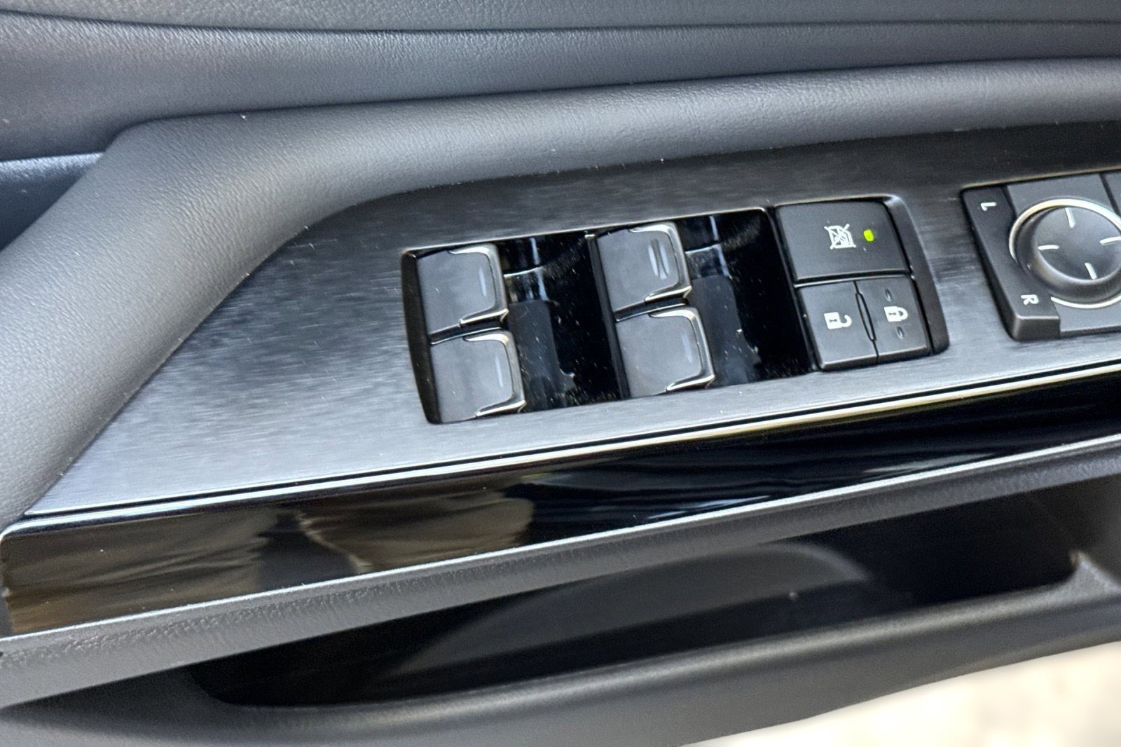 Used 2024 Lexus ES 300h w/ Premium Package image 12