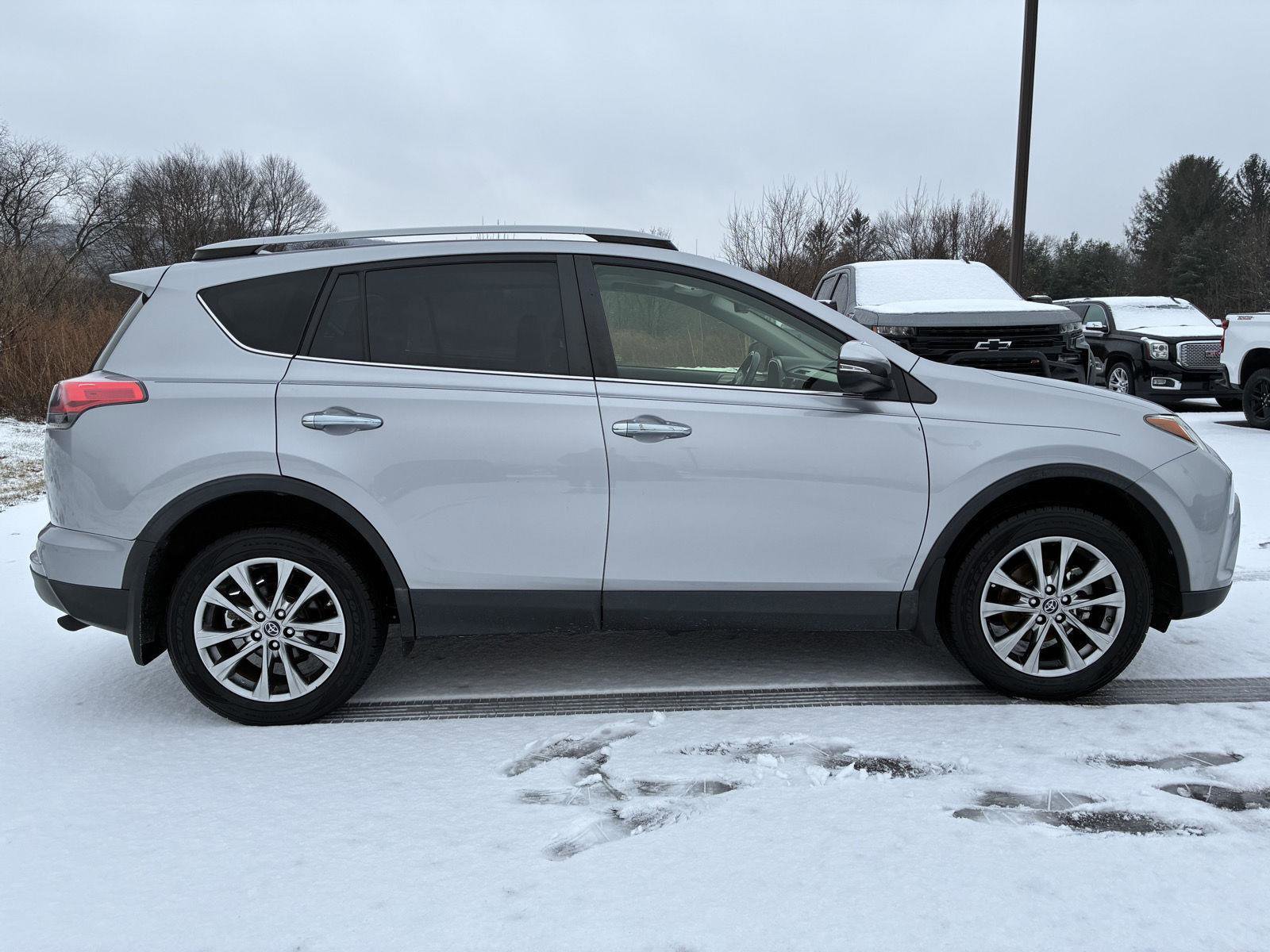 Used 2018 Toyota RAV4 Limited image 12
