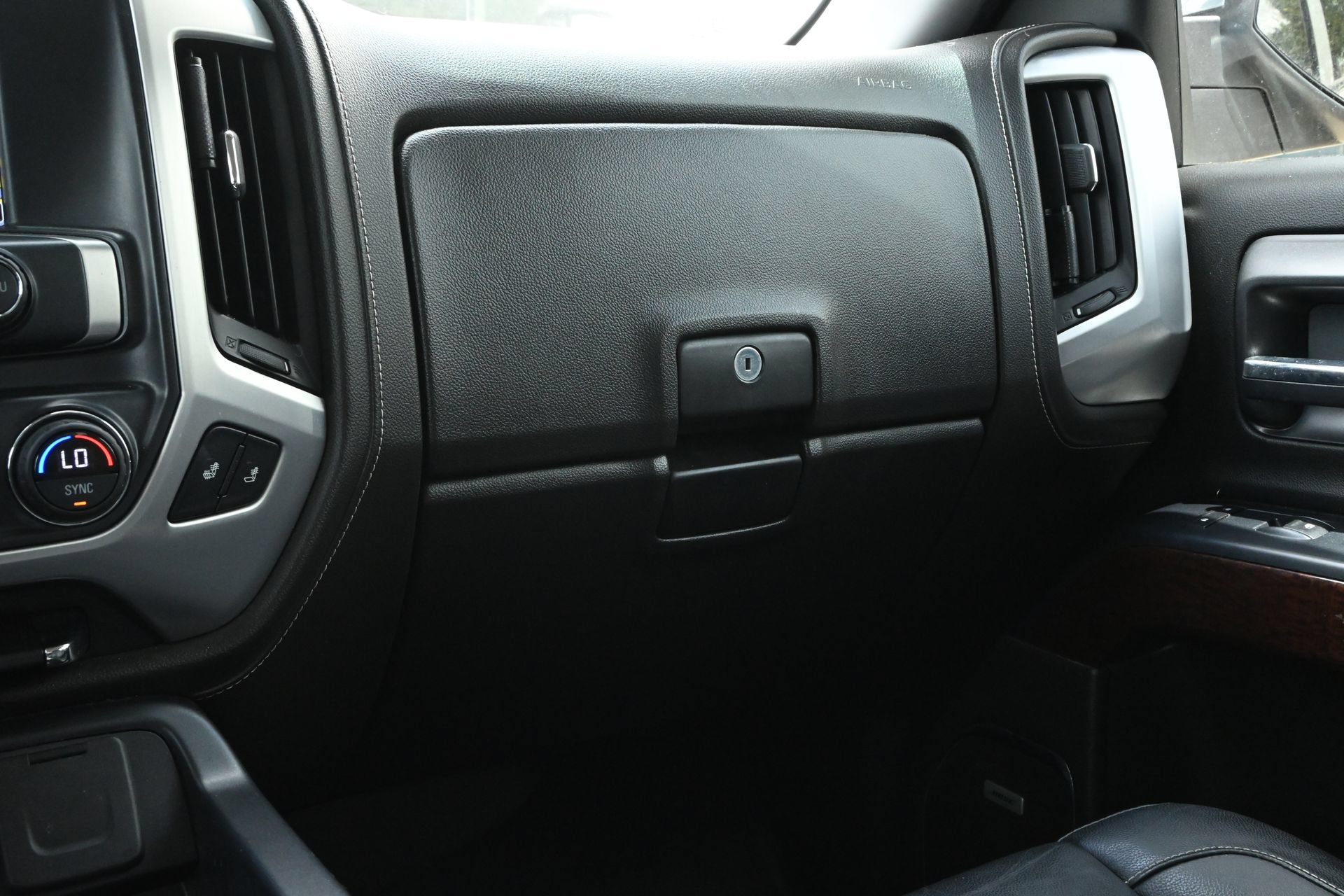 Used 2017 GMC Sierra 1500 SLT w/ SLT Premium Package AWD/4WD image 9