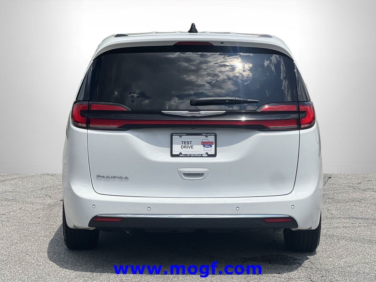 Used 2024 Chrysler Pacifica Touring-L FWD image 24