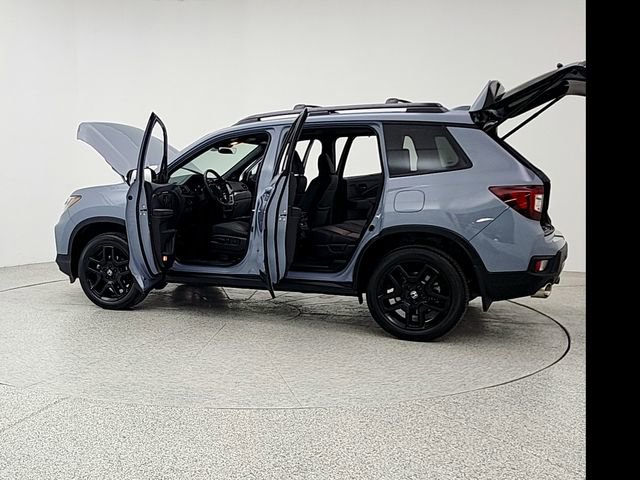 Used 2025 Honda Passport Black Edition image 12
