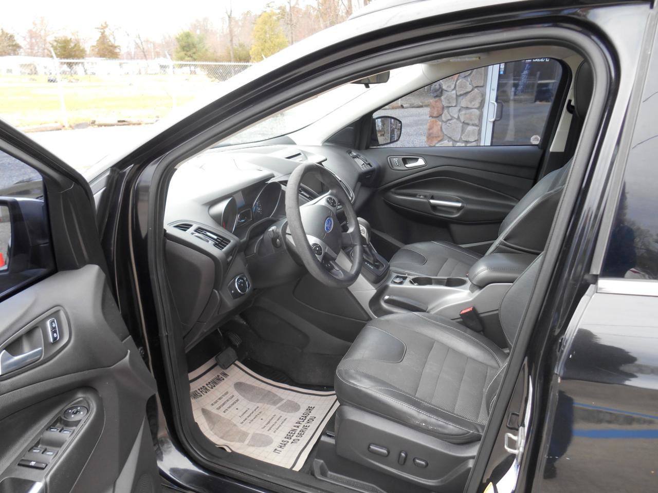 Used 2014 Ford Escape SE w/ SE Chrome Package image 2