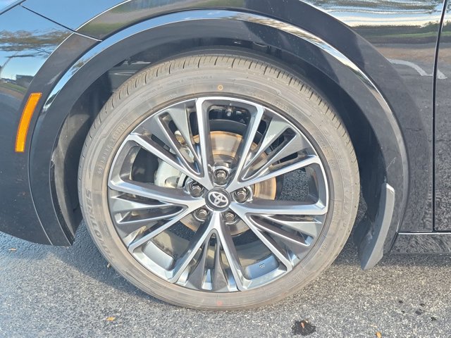 Certified 2027 Toyota Prius XLE FWD image 8