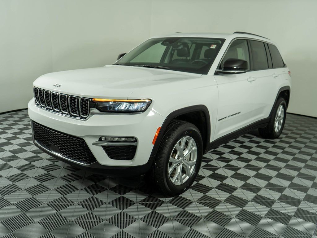 Used 2023 Jeep Grand Cherokee Limited image 3