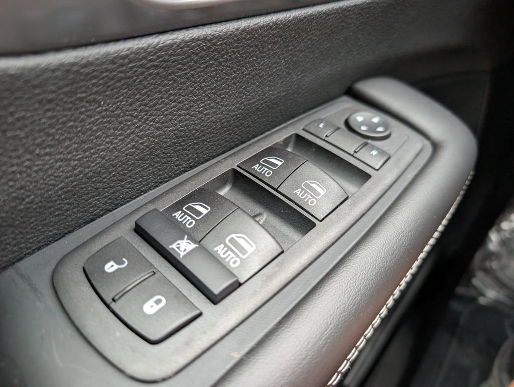 New 2026 Chrysler Pacifica Select AWD/4WD image 39