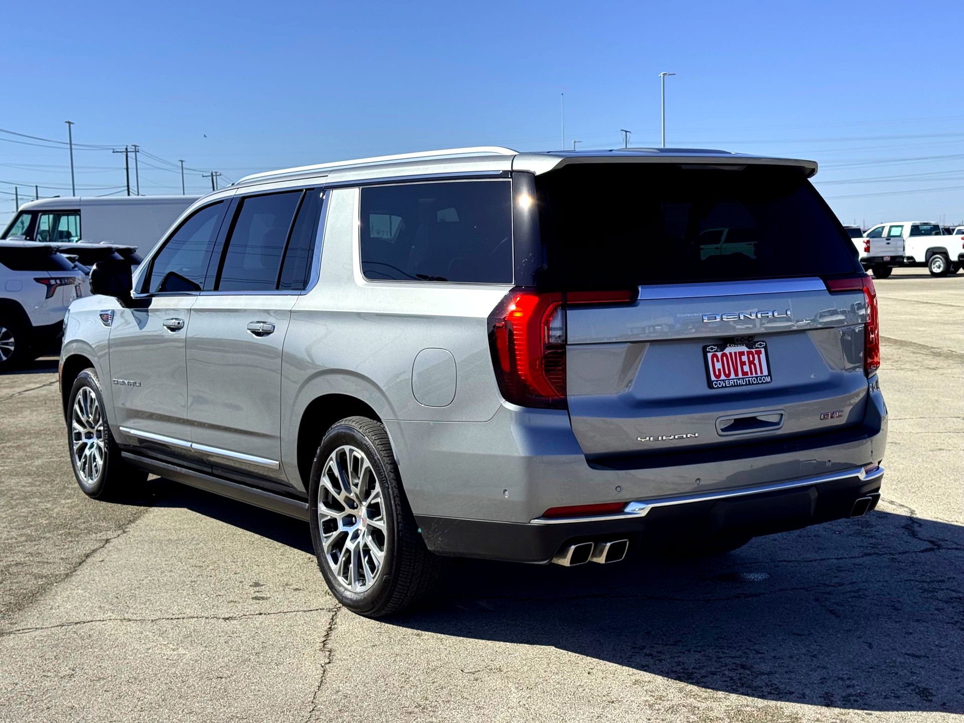 Used 2025 GMC Yukon XL Denali w/ Denali Reserve Package image 9