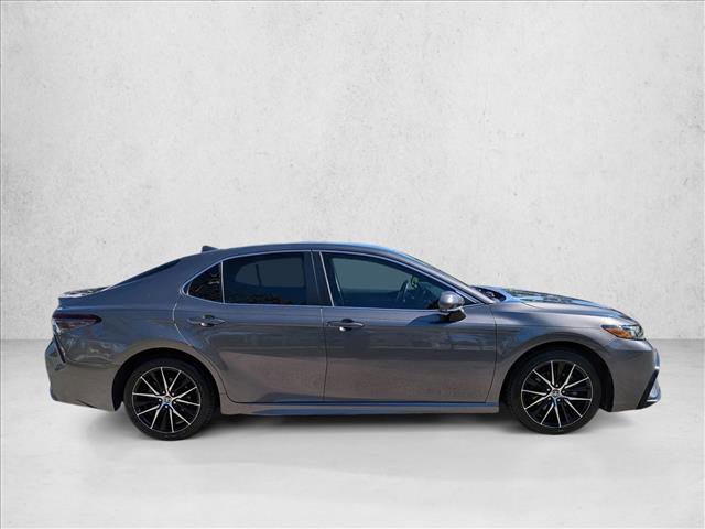 Used 2022 Toyota Camry SE FWD image 4