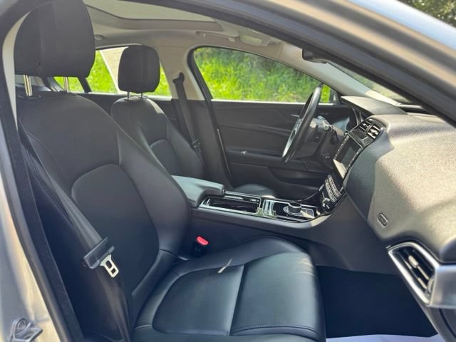 Used 2018 Jaguar XE Premium AWD/4WD image 20