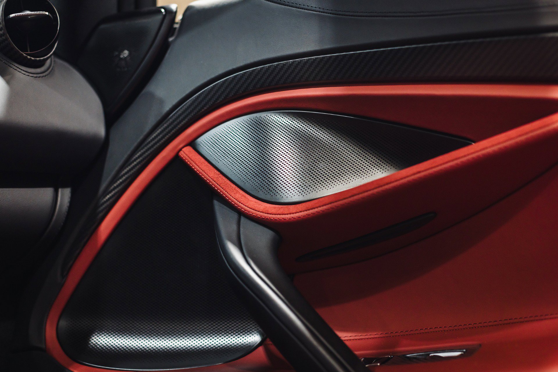 Used 2024 McLaren 750S Spider RWD image 22