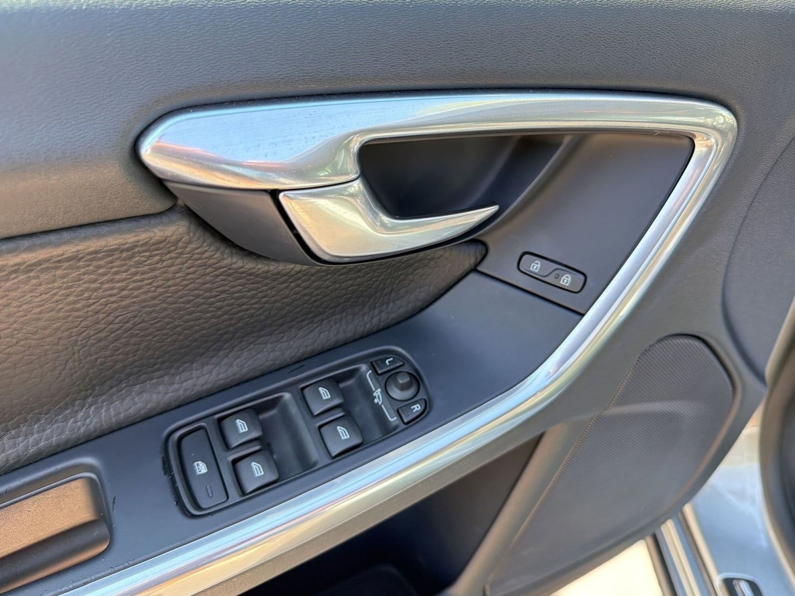 Used 2013 Volvo S60 T5 image 13