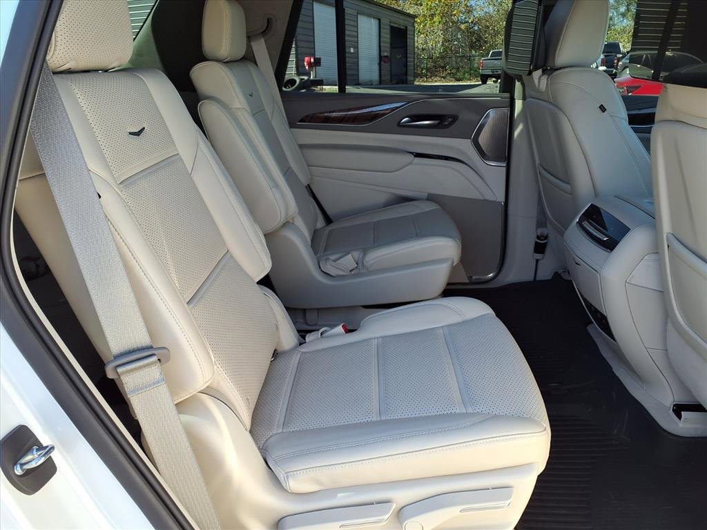 Used 2022 Cadillac Escalade Premium Luxury Platinum w/ Heavy-Duty Trailer Package image 21