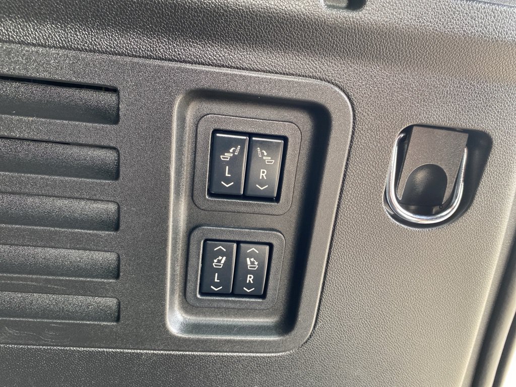 Used 2025 GMC Acadia Denali w/ LPO, Floor Liner Package AWD/4WD image 31