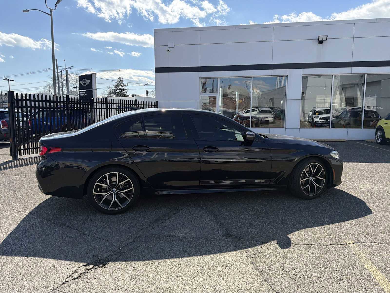 Used 2023 BMW 530i xDrive w/ M Sport Package image 7