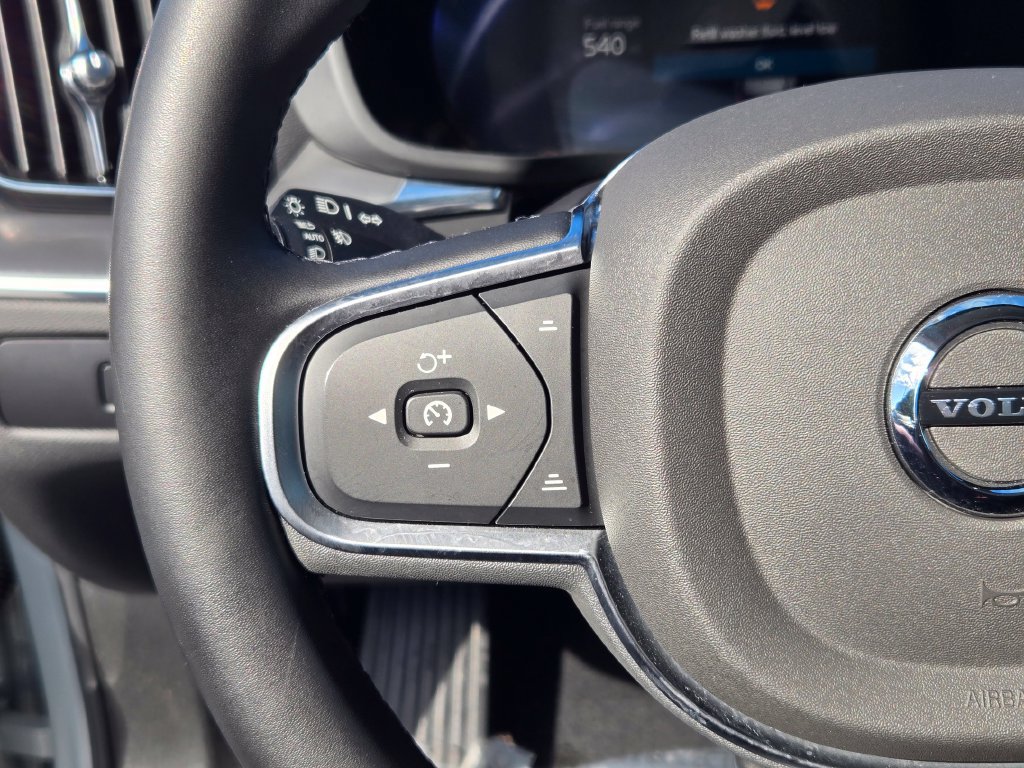 Used 2025 Volvo XC60 B5 Core w/ Climate Package AWD/4WD image 42
