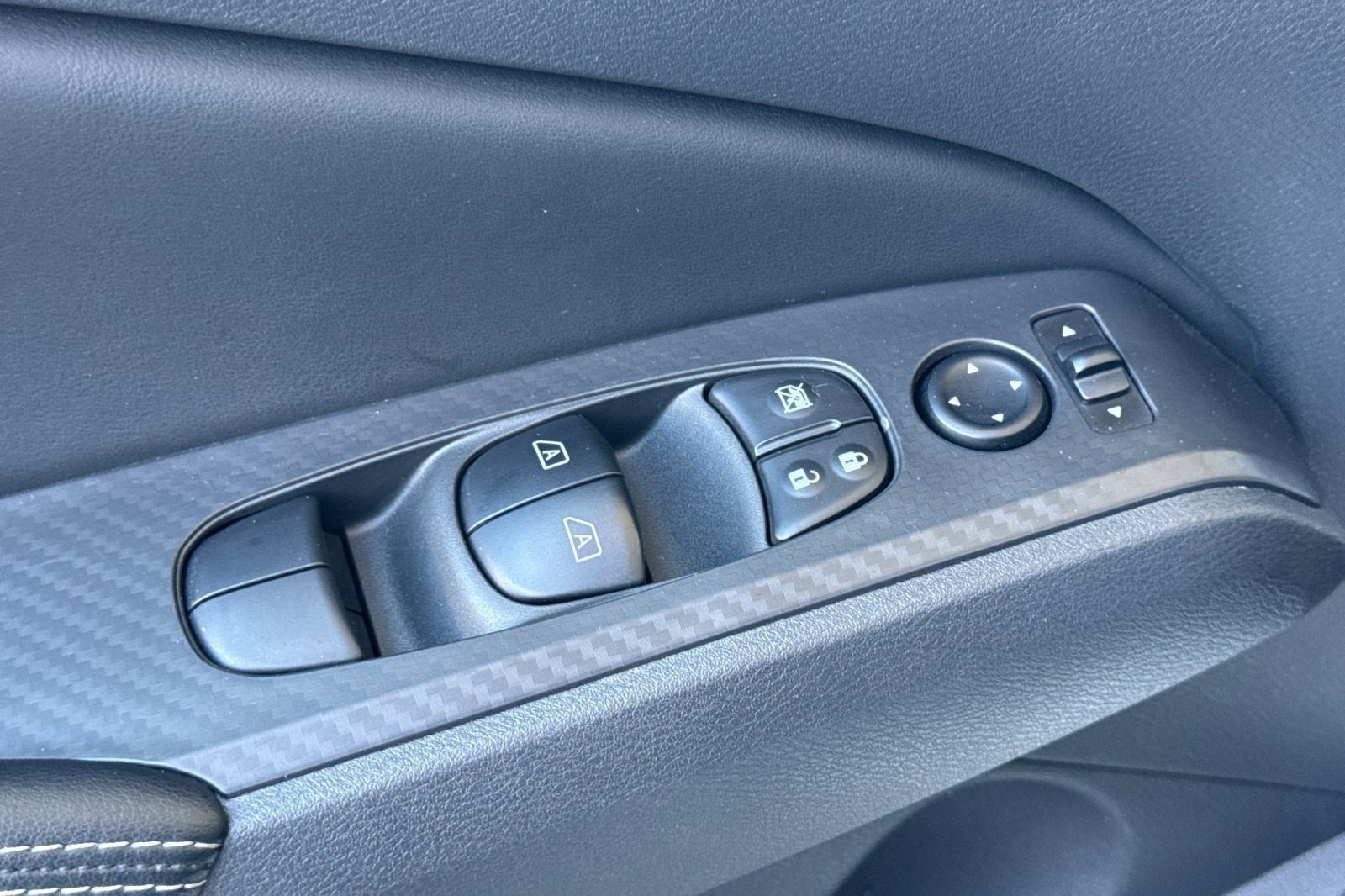 Used 2025 Nissan Altima 2.5 SV FWD image 13