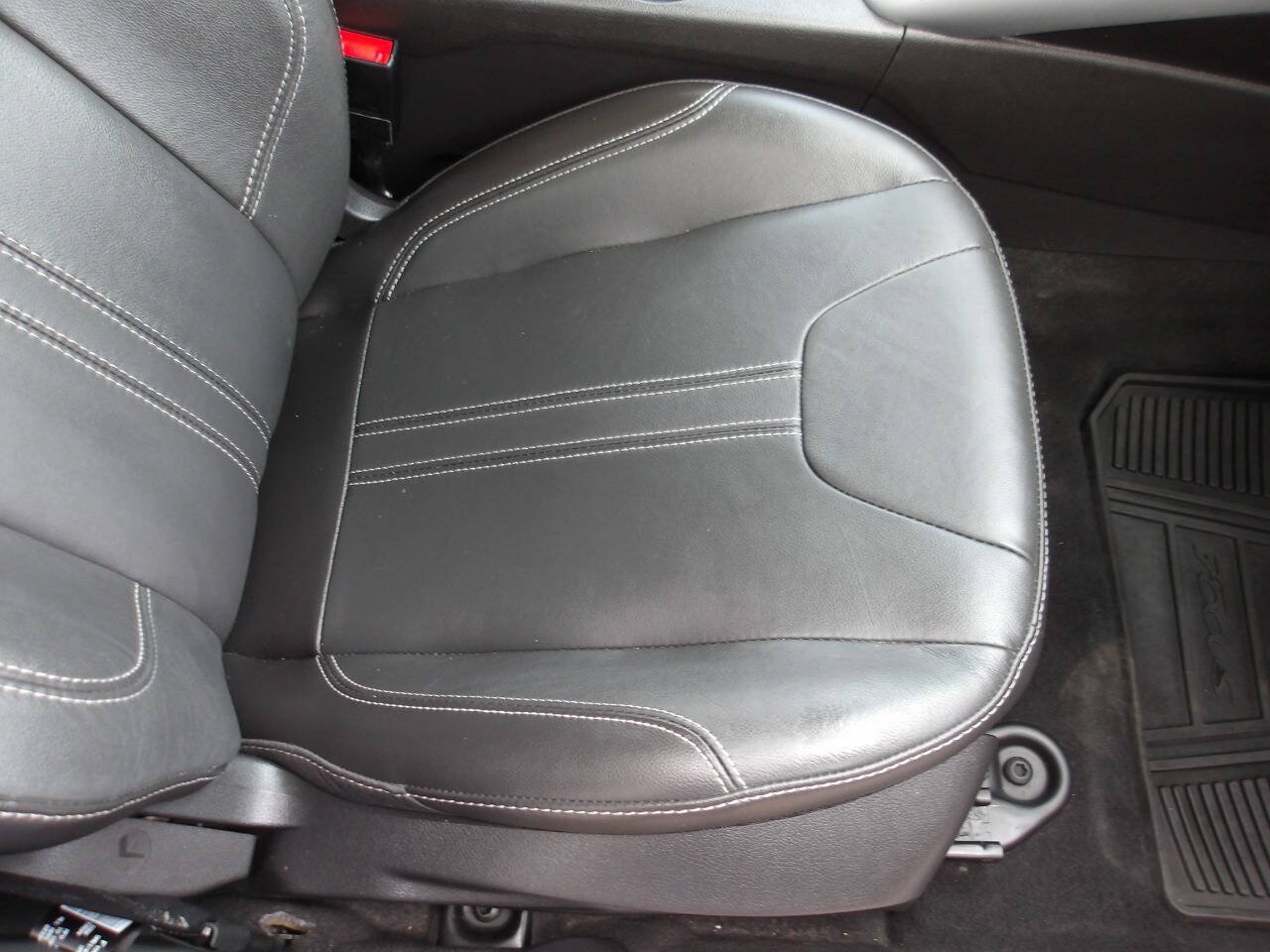 Used 2014 Ford Focus SE w/ Equipment Group 201A FWD image 21
