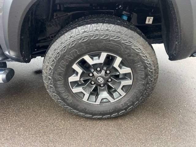 Used 2022 Toyota Tacoma TRD Off-Road AWD/4WD image 9
